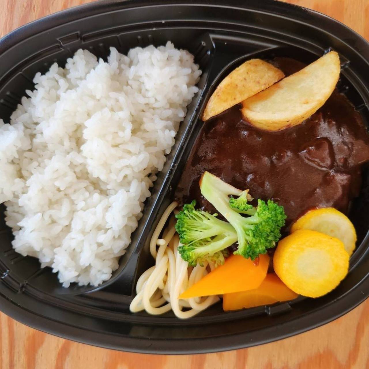 【dining cafe sonrisa】えびグラタン / ハンバーグ弁当 / 唐揚げ弁当