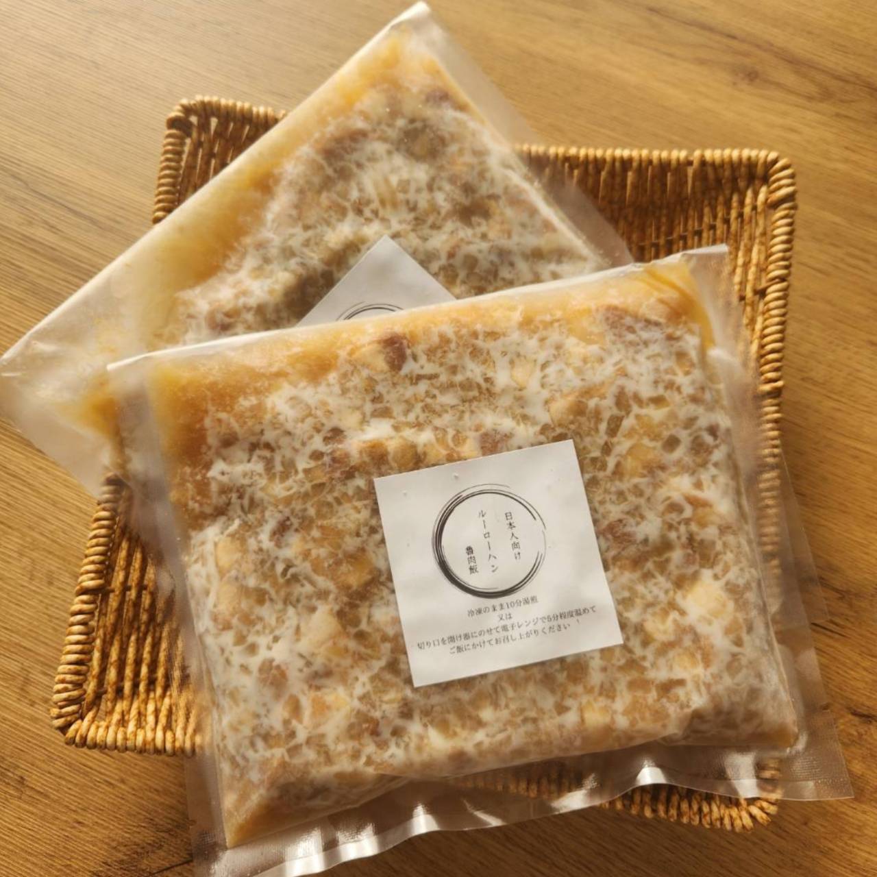 【dining cafe sonrisa】自慢の唐揚げ3つ&ルーローハン2袋